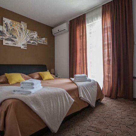 Luxury Apartment With Private Heated Pool Sibenik Exterior photo